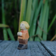 Holzwald Holzfigur Kleinkind