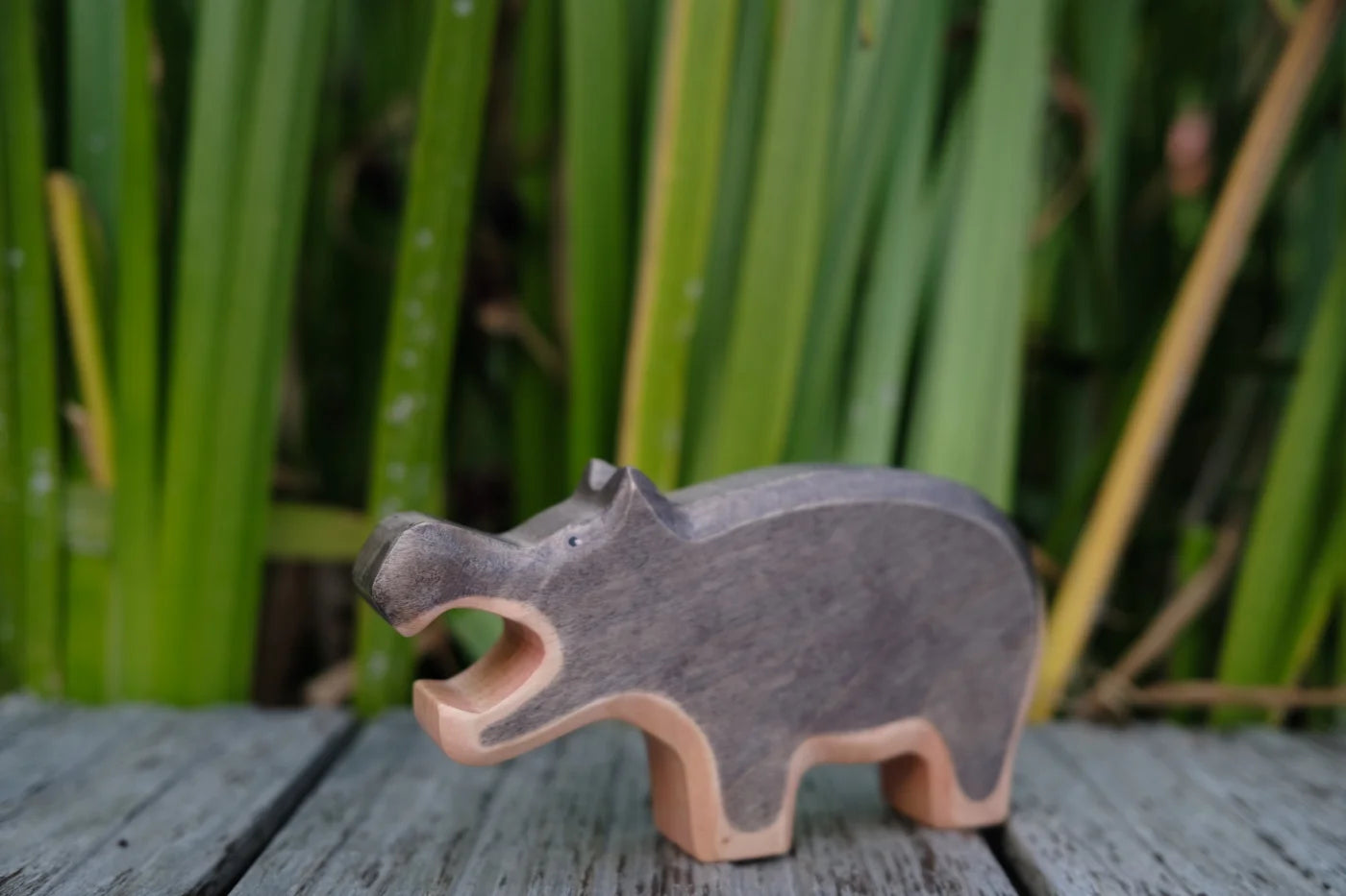 Holzwald Holzfigur Nilpferd Maul offen