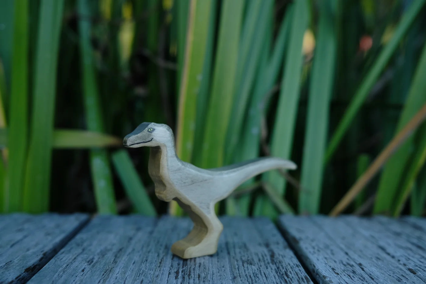 Holzwald Holzfigur Velociraptor
