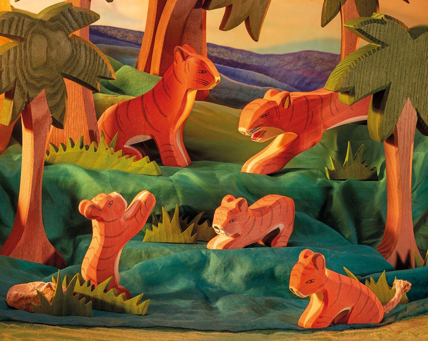 Ostheimer Holzfigur Tiger springend