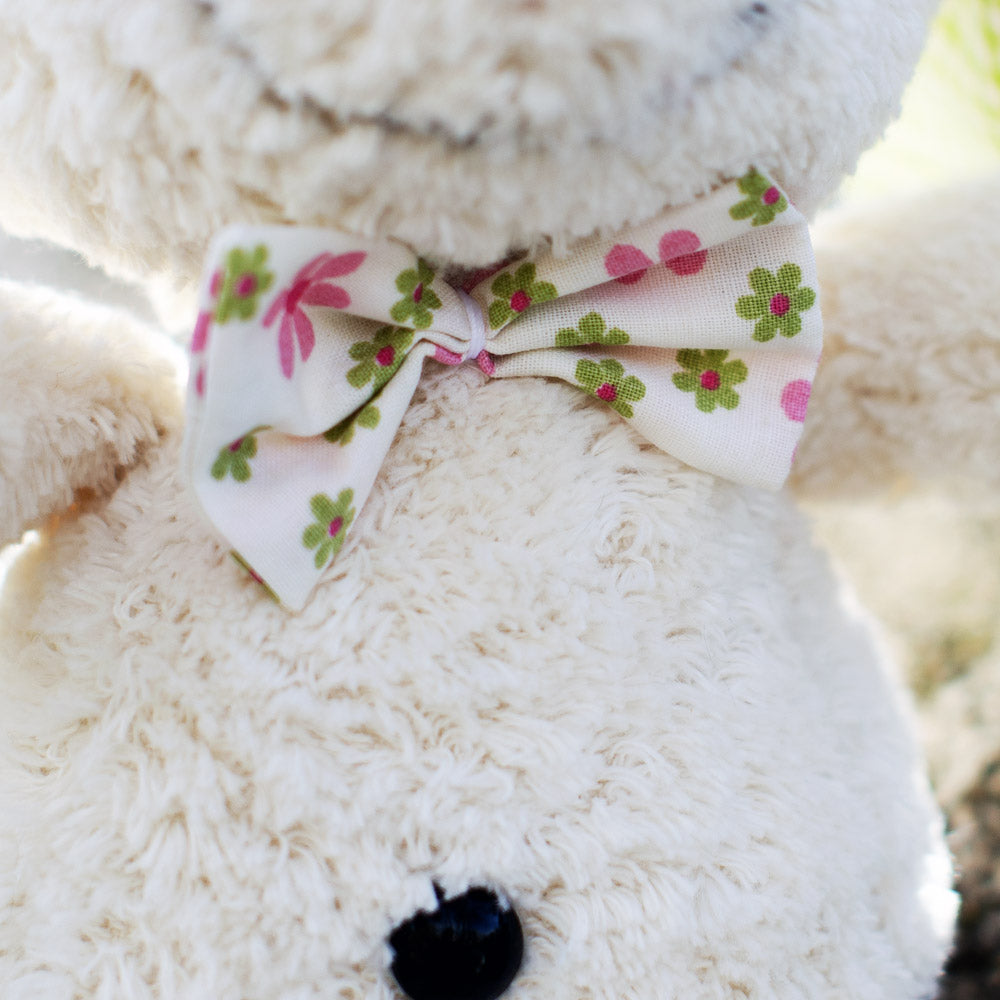 Schleife mit Blumenmuster von Bio Kuscheltier Hase Blümchen