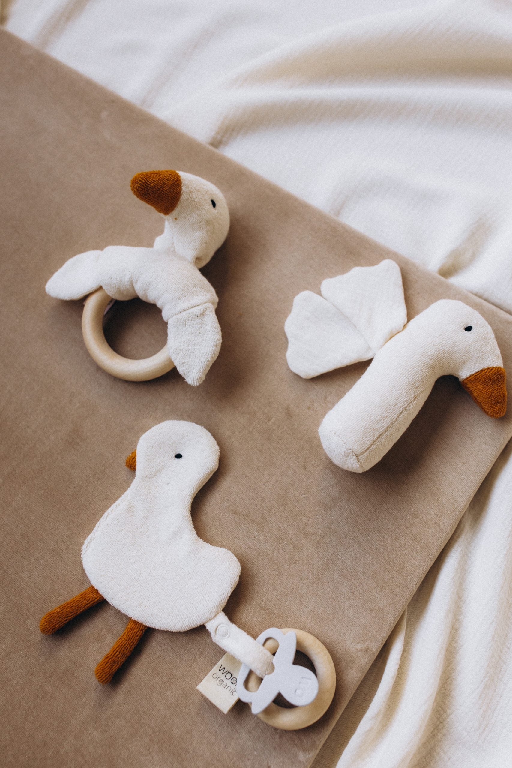 Wooly Organic Gans mit Holzbeißring