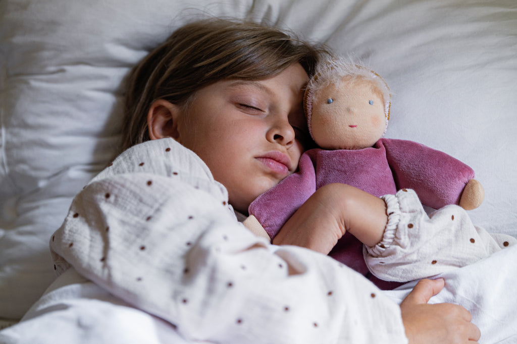 Kaethe_Kruse_Waldorfpuppe_Nana_rose_K130006_02