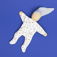Kaethe_Kruse_Waldorfpuppe_Nini_Morgentau_K130022_03