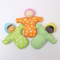 bio-spielzeug_grimm-s_spiel_und_holz_design_20057_biegepuppchen_baby_sam_3