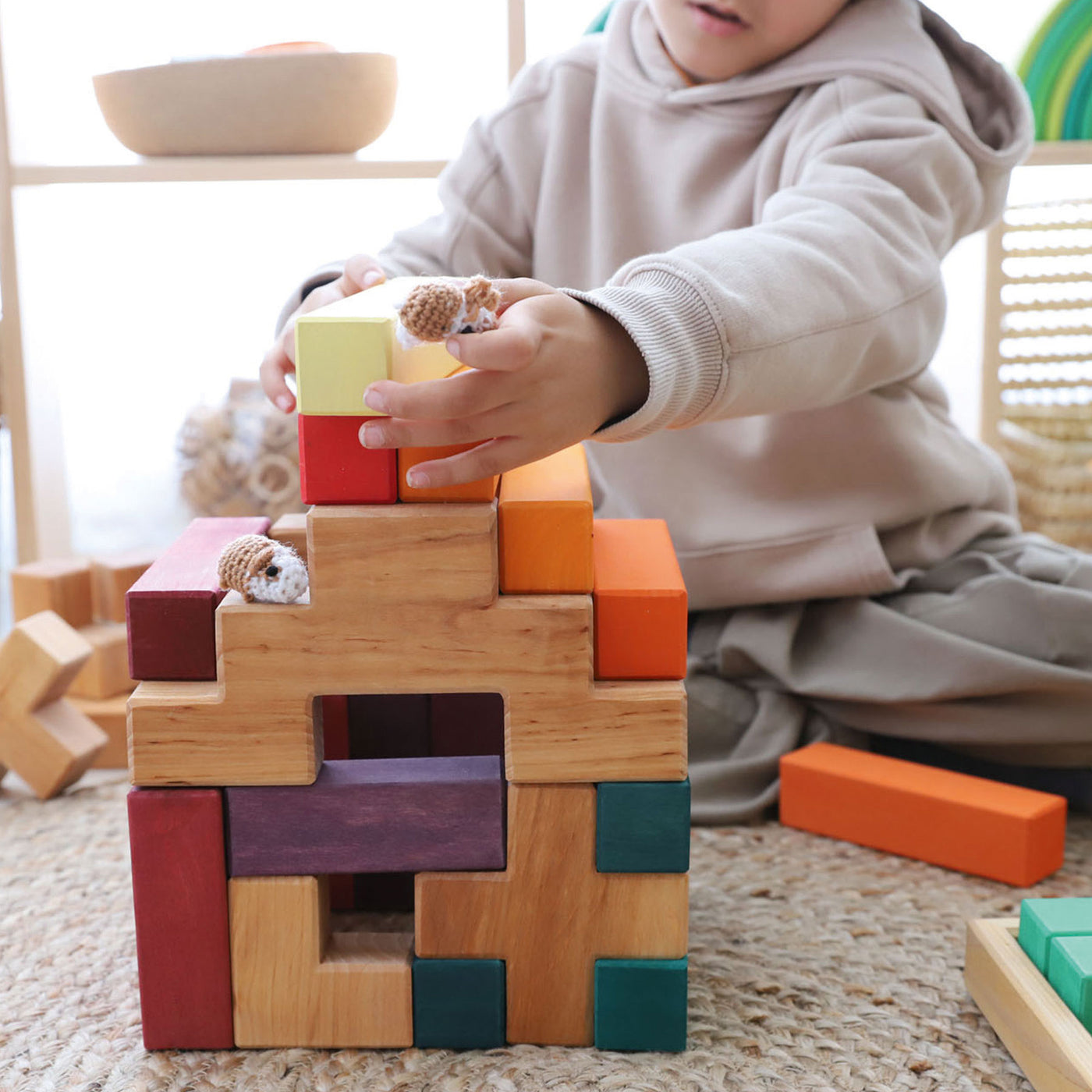 bio-spielzeug_grimm-s_spiel_und_holz_design_42090_grosse_stufenpyramide_13