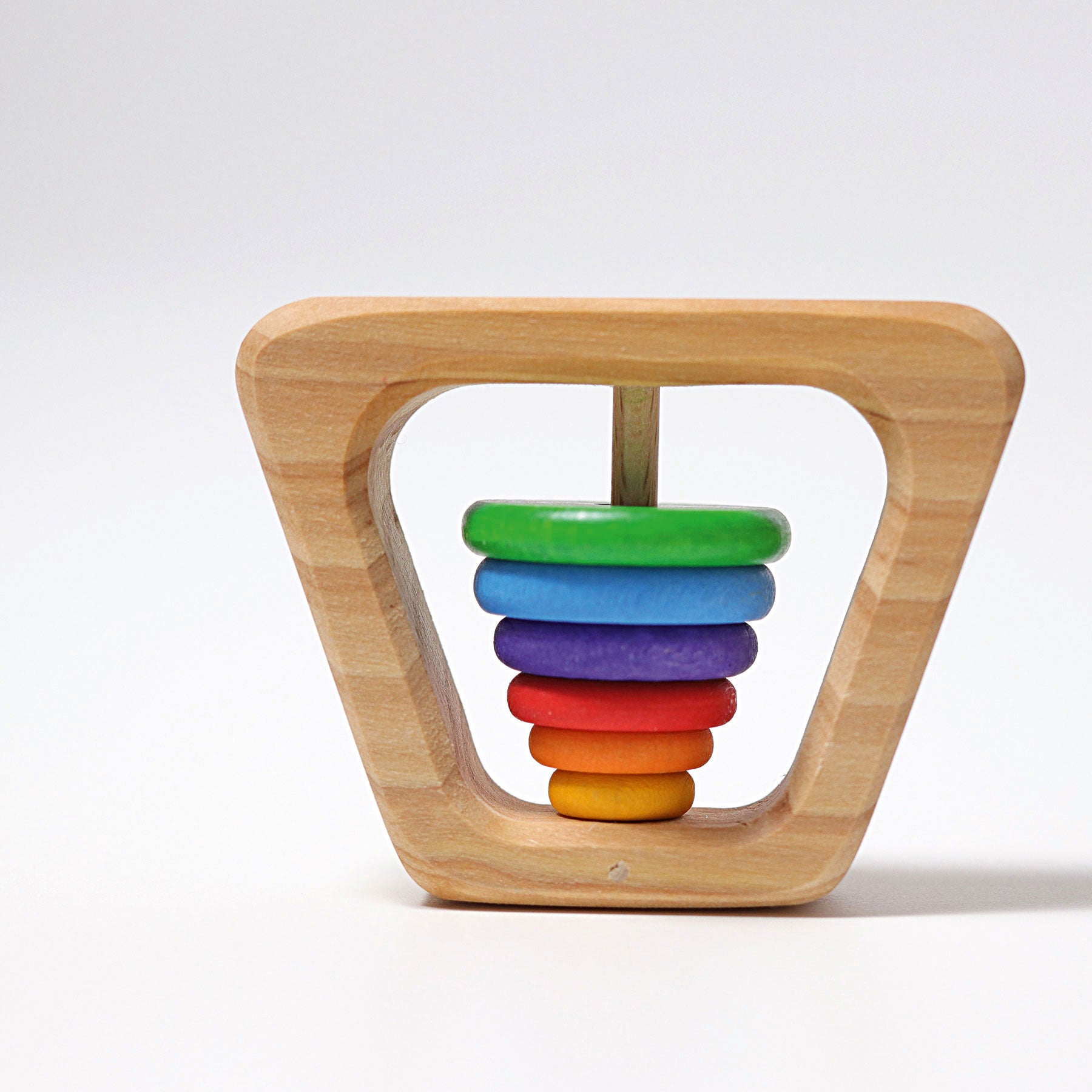 bio-spielzeug_grimms_spiel_und_holz_design_08150_pyramiden_rassel_3