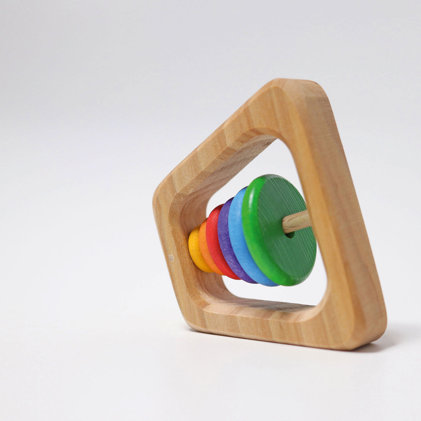 bio-spielzeug_grimms_spiel_und_holz_design_08150_pyramiden_rassel_4