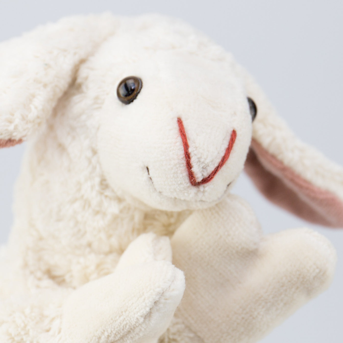 bio-spielzeug_kallisto_handpuppe_schaf_bella_10