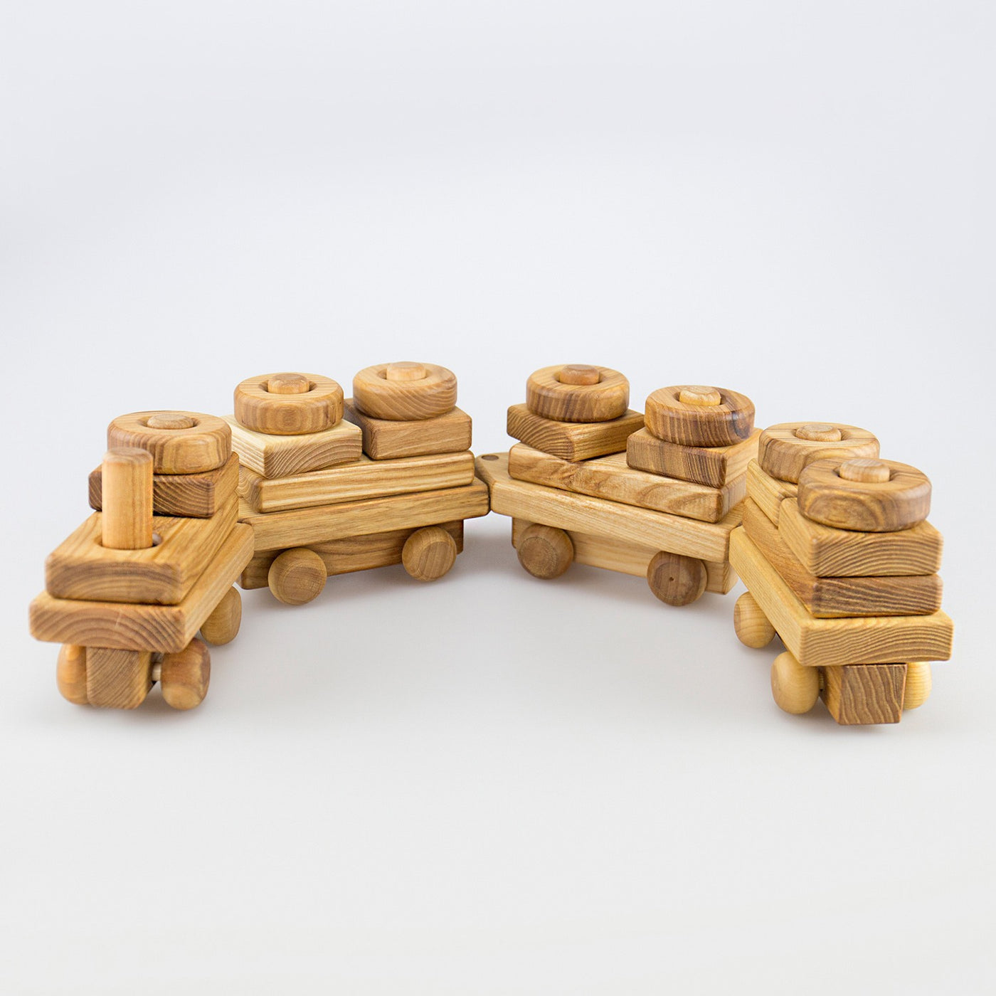bio-spielzeug_lotes_toys_grosser_holzzug_zum_stecken_02