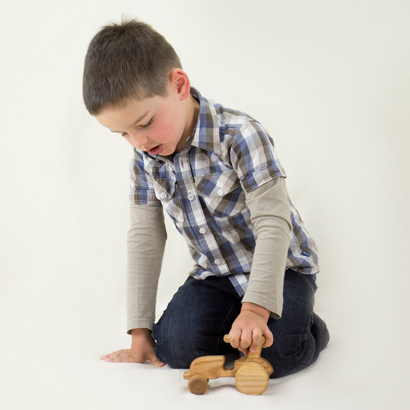 bio-spielzeug_lotes_toys_holz_traktor_01