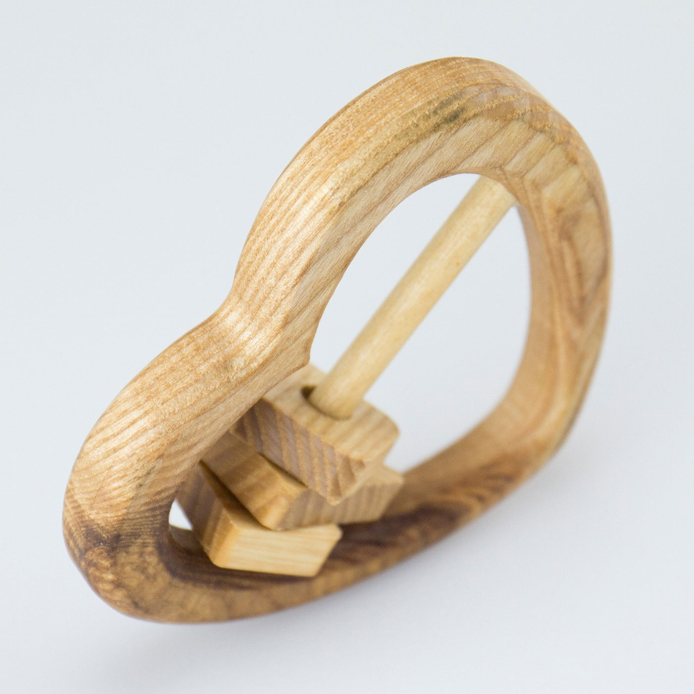 bio-spielzeug_lotes_toys_holzrassel_herz_03