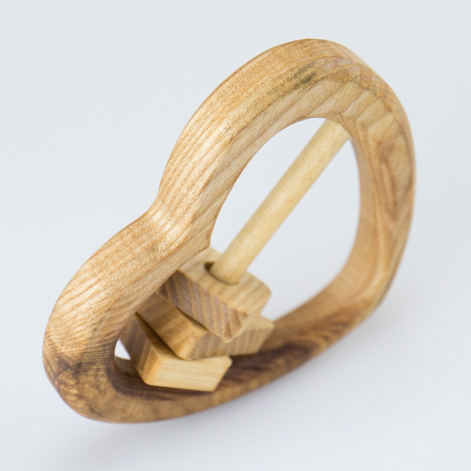 bio-spielzeug_lotes_toys_holzrassel_herz_03