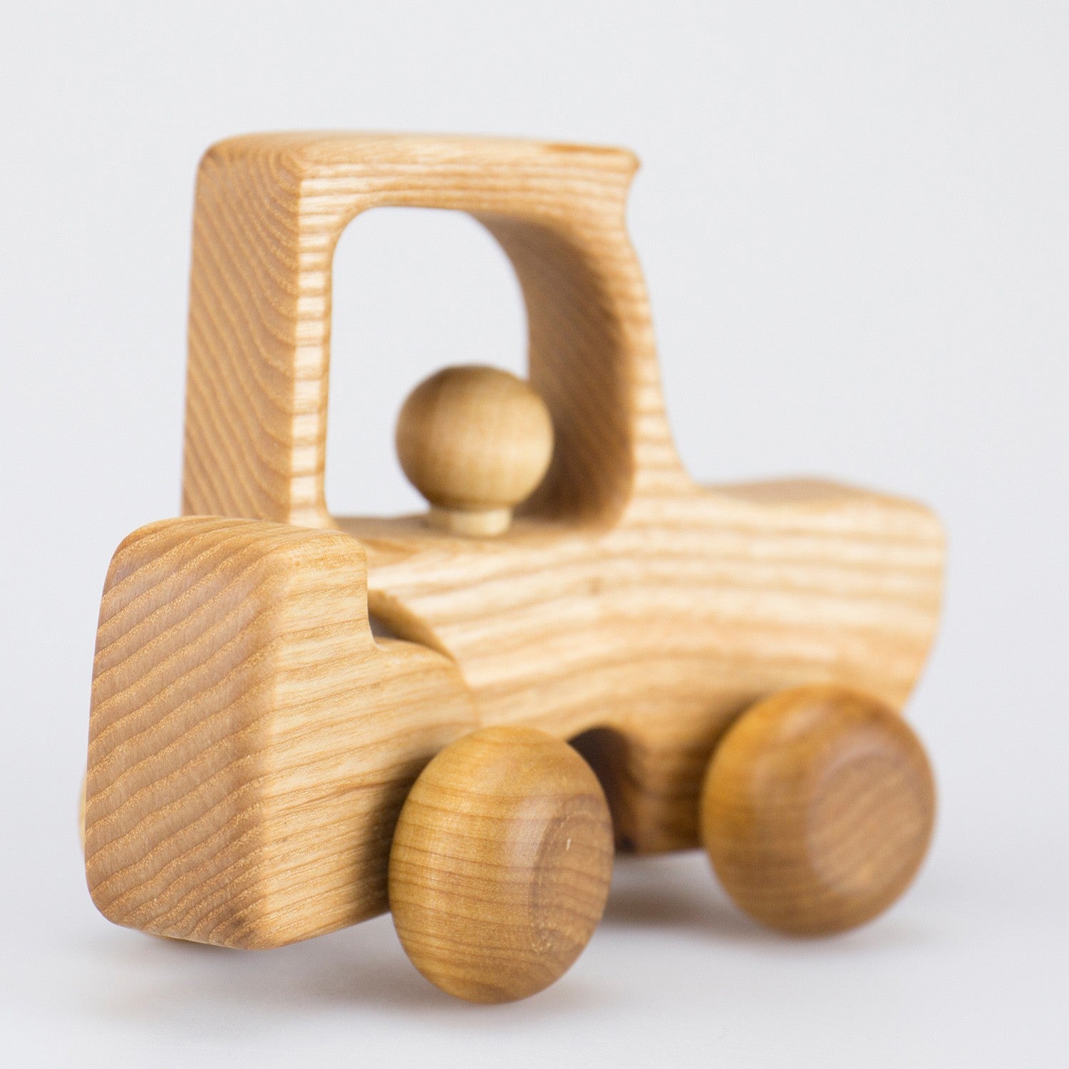 bio-spielzeug_lotes_toys_holztraktor_mit_lenkung_03