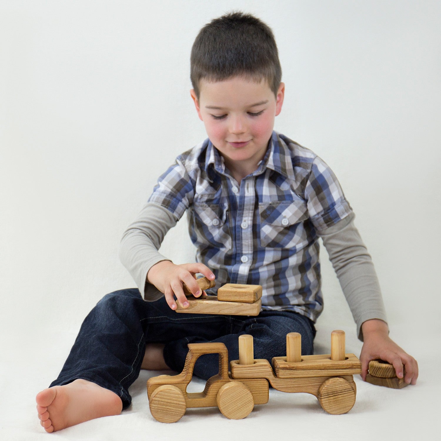 bio-spielzeug_lotes_toys_holztraktor_zum_stecken_01