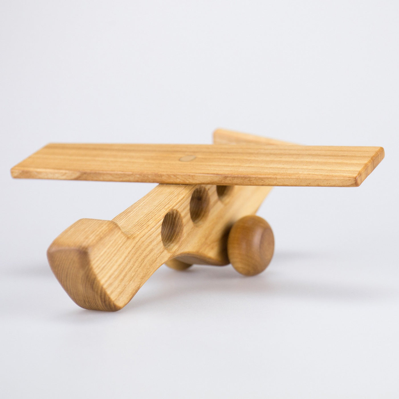 bio-spielzeug_lotes_toys_privatjet_aus_holz_03