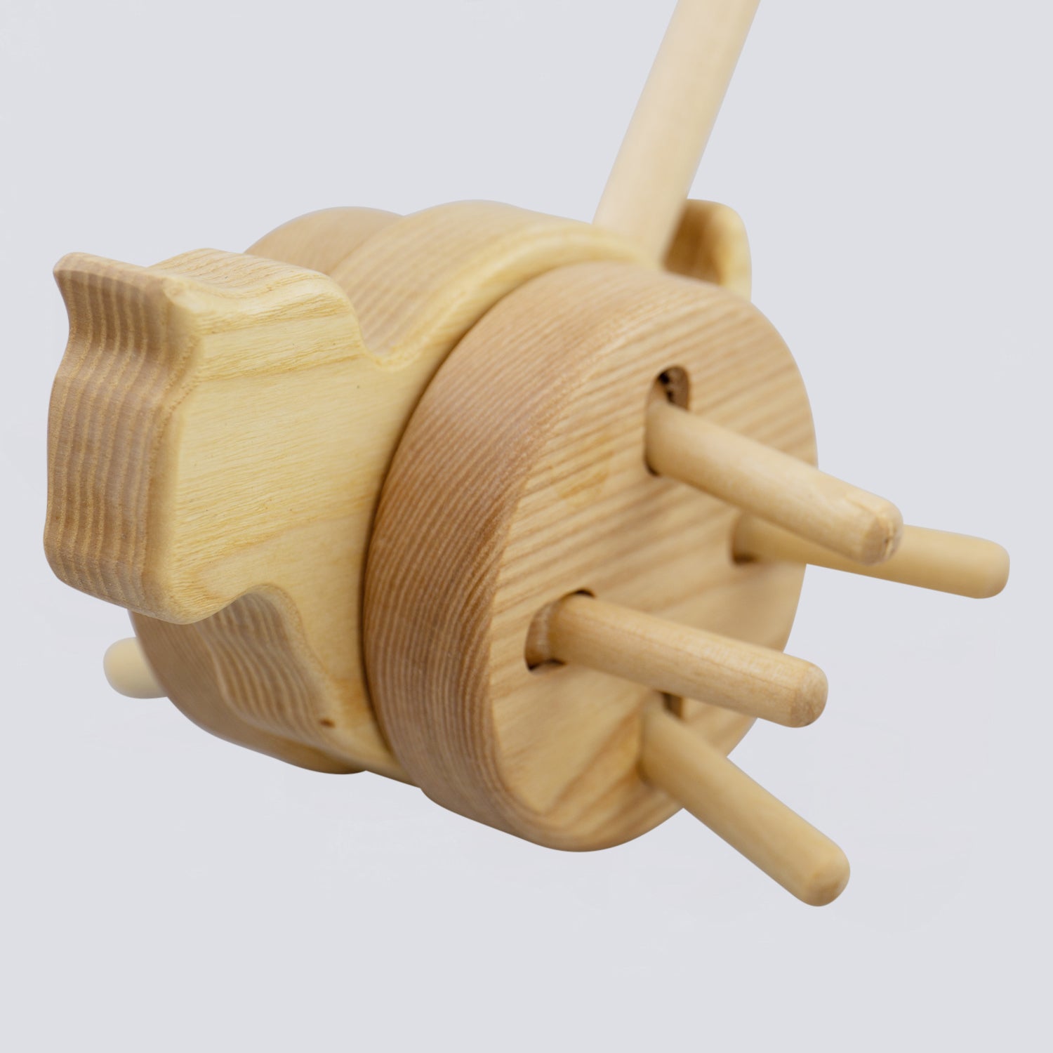 bio-spielzeug_lotes_toys_schiebekatze_mit_rasselst (2)