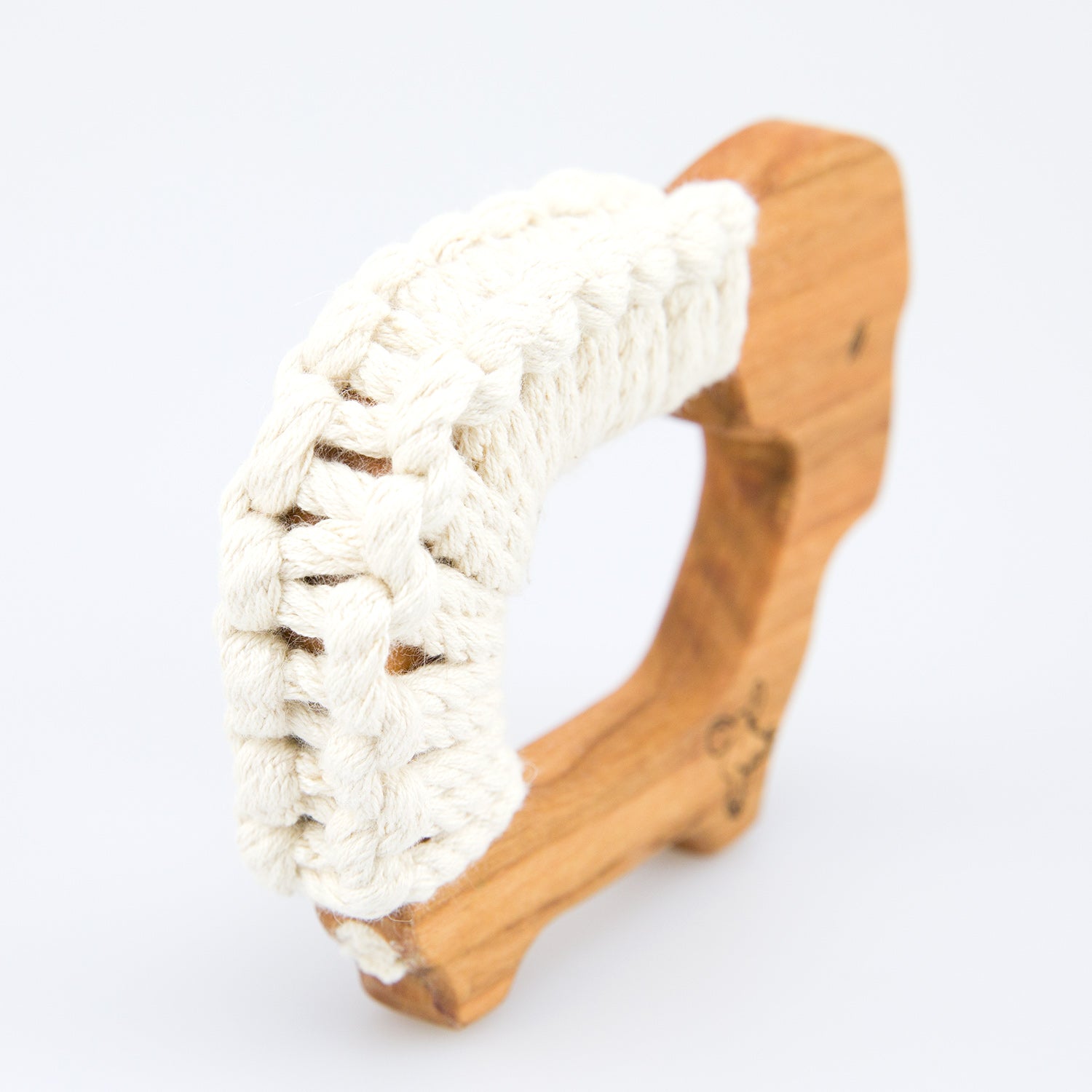 bio-spielzeug_senger_holzgreifling_schaf_mit_f-delschnur_03