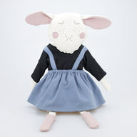 bio-spielzeug_wooly_organic_backyard_family_schaf_mit_rock_blaugrau_01